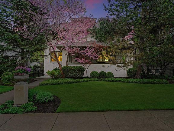 2nd image of 806 Fair Oaks Ave