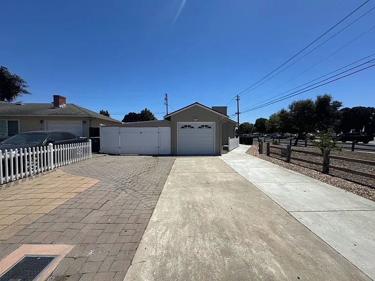 209 E Laurel Dr — Photo 2