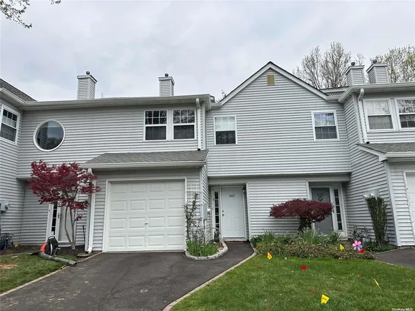 1407 Sara Circle #1407, Port Jefferson Station, NY 11776