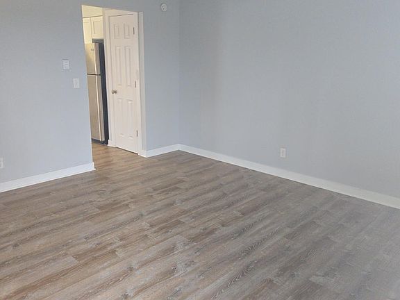 4th image of 308 Heustis St APT 4