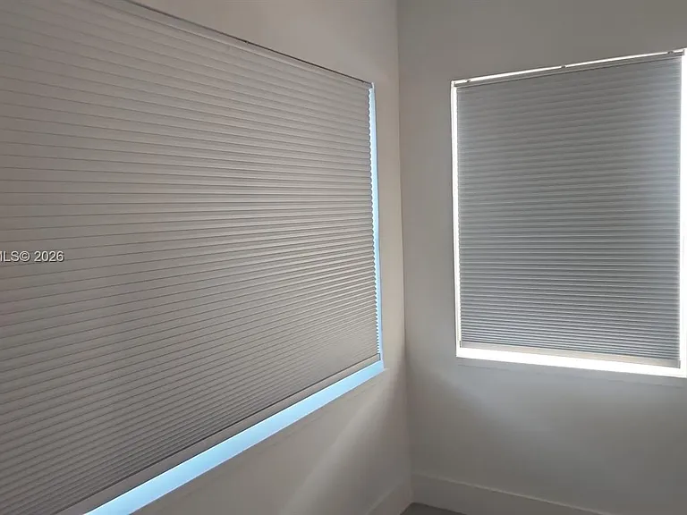 615 NE 3rd St #2 — Photo 5