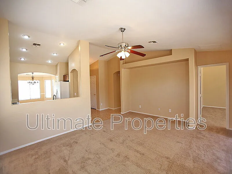 3 bed, 2.0 bath, 1336 sqft, $1,995 — Photo 3
