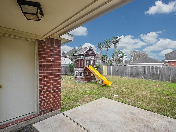 Access from the garage to the back door is protected with the breezeway.