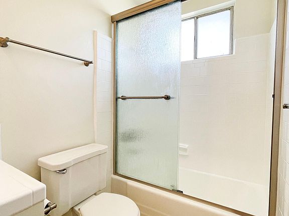 2nd image of 3104 Montrose Ave APT 11