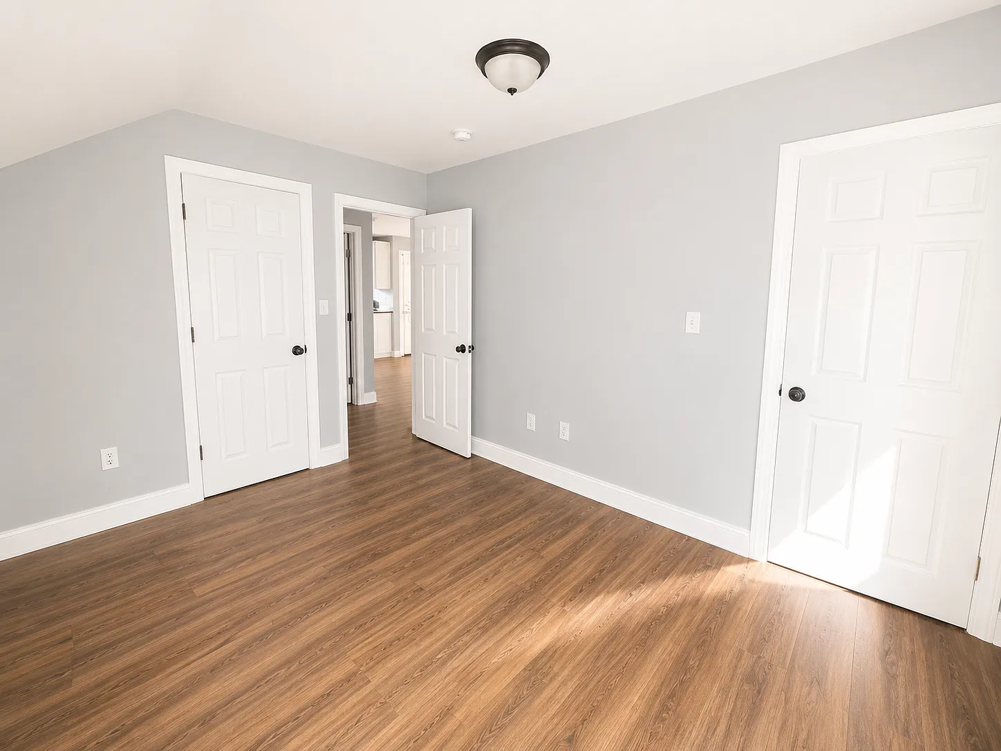 3 bed, 816 sqft, $1,800 — Photo 3