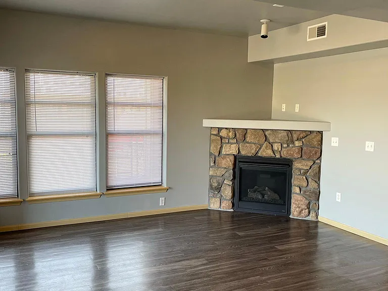 912 S Dubuque St #21 — Photo 9
