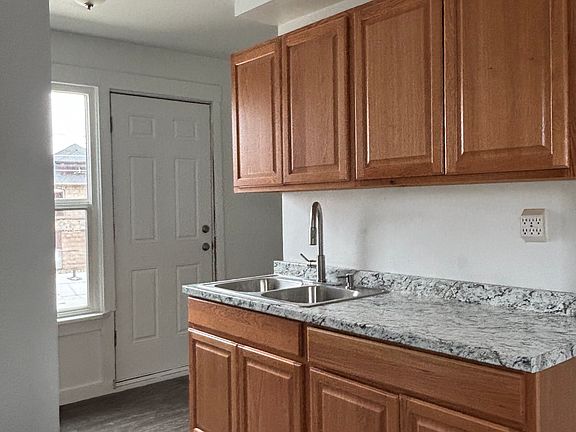 3rd image of 714 E Spruce St #1/2