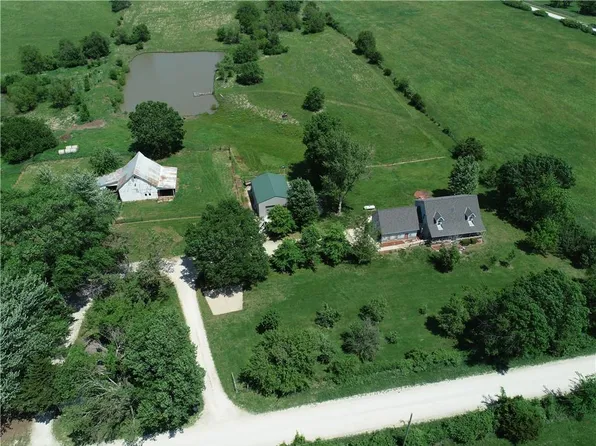 10510 W 327th St, Paola, KS 66071