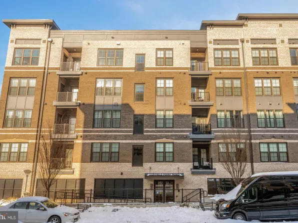 2320 Field Point Rd Unit 4-304, Herndon, VA 20171