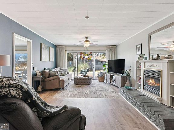 5th image of 2820 Wildwood Dr