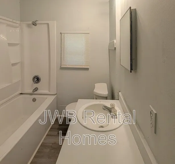 28 W 33rd St — Photo 9