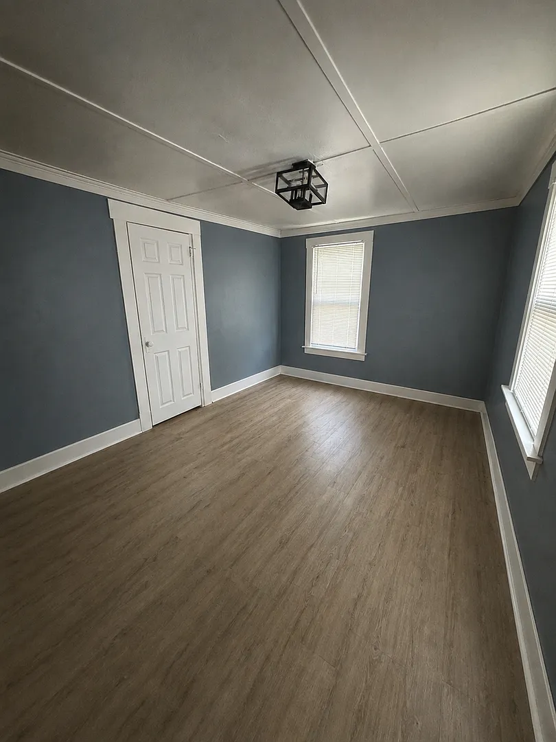 37 Maple St — Photo 2
