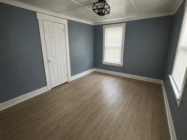 37 Maple St — Photo 2