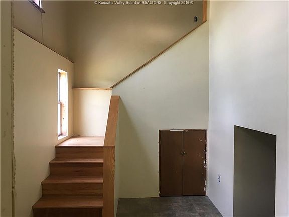 5th image of 413 Plum Dr