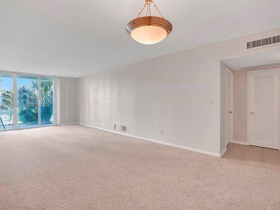 4th image of 19390 Collins Ave #A204