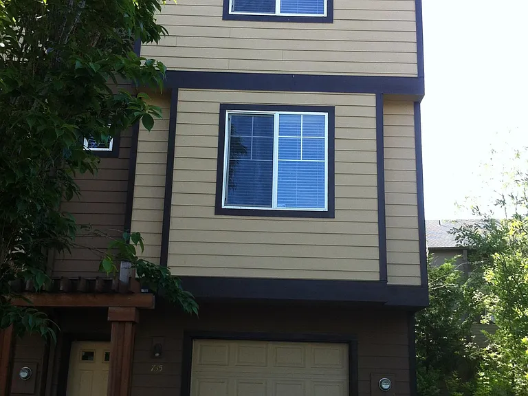 735 SW Dillan Dr — Photo 1