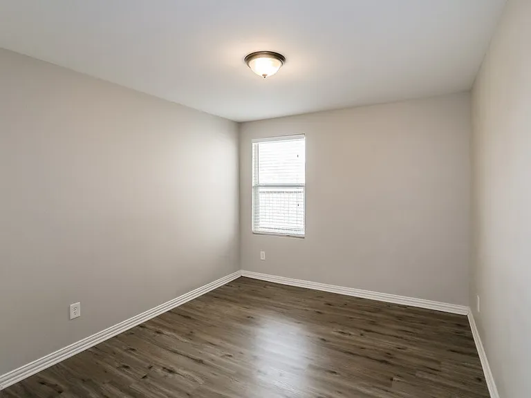 573 Creekbend St — Photo 17