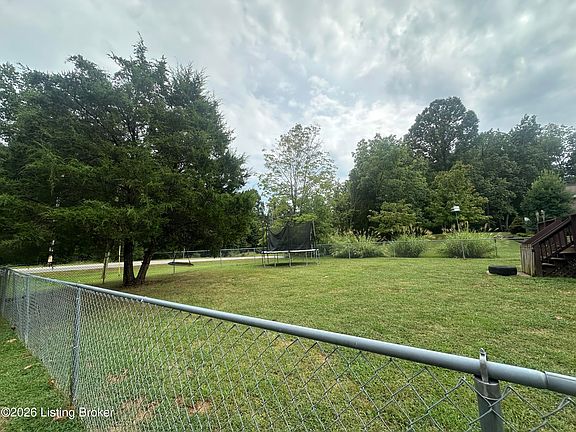 3rd image of 315 Catbird Rd