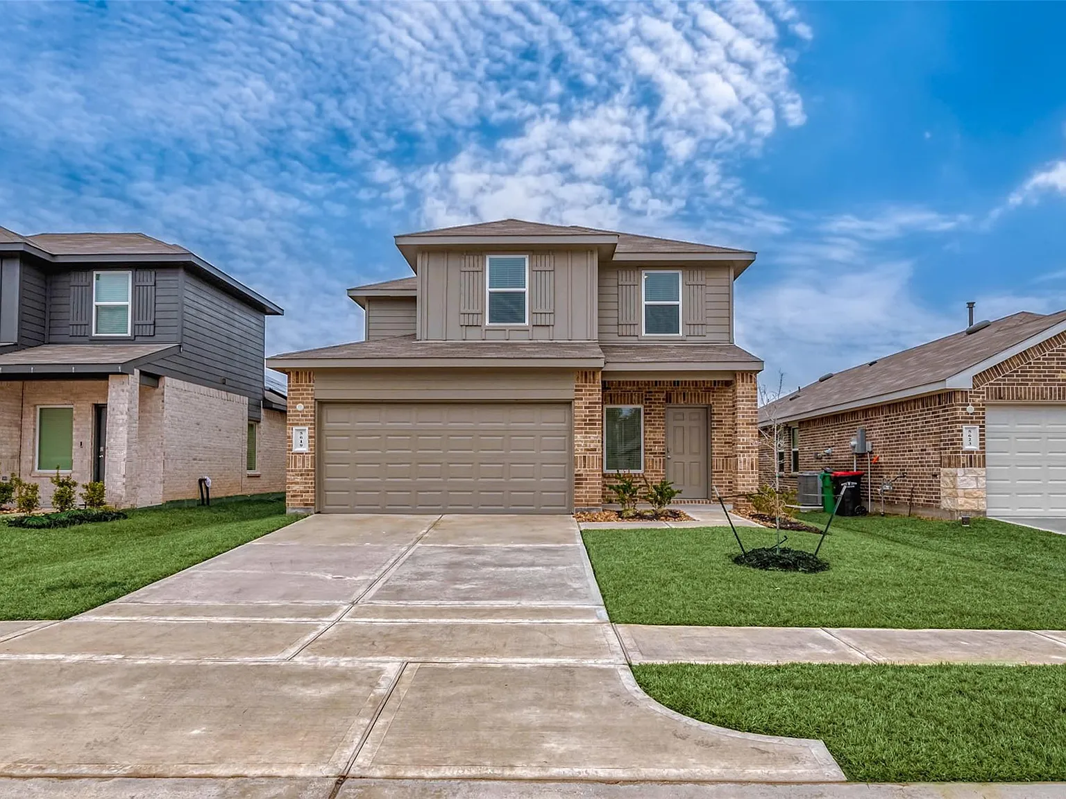 4 bed, 2.5 bath, 2144 sqft, $2,290 — Photo 2