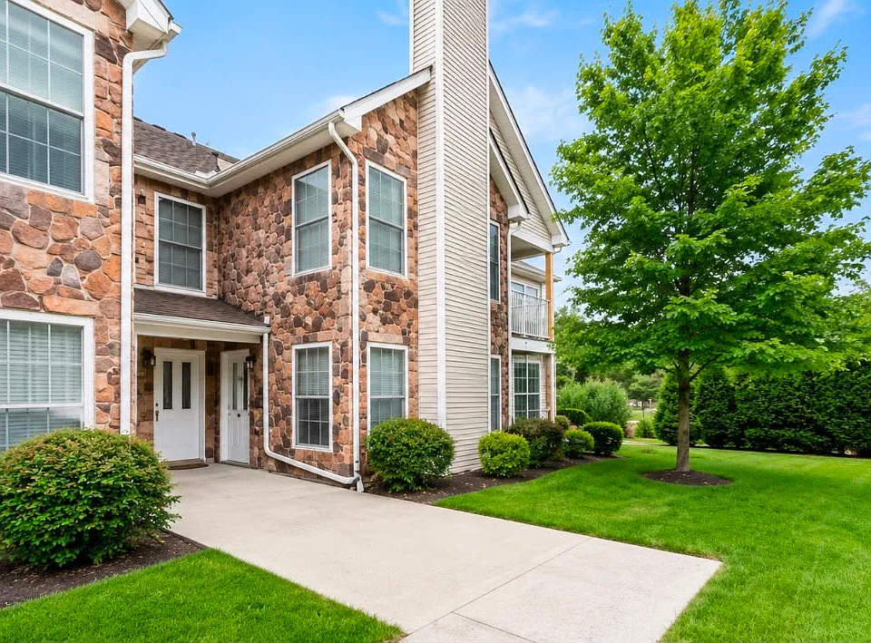 106 Chariot Ct