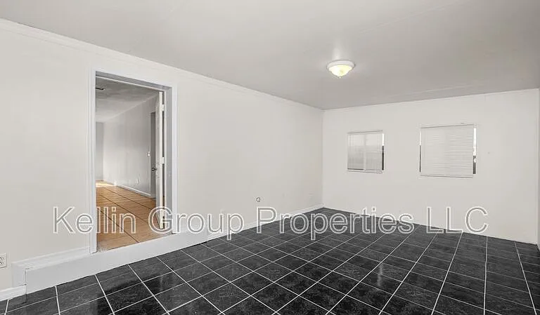 303 Regal Park Dr — Photo 33