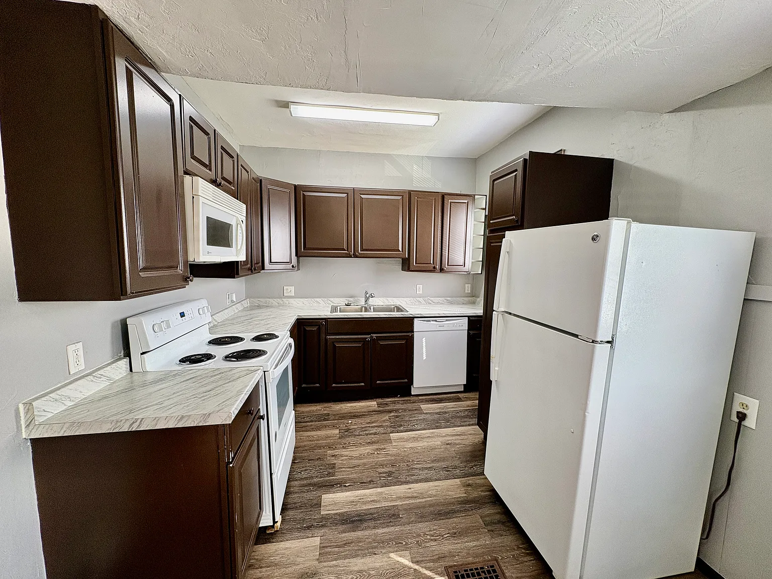 3 bed, 1153 sqft, $1,499 — Photo 1