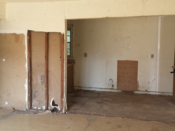 2nd image of 1312 Willow Dr