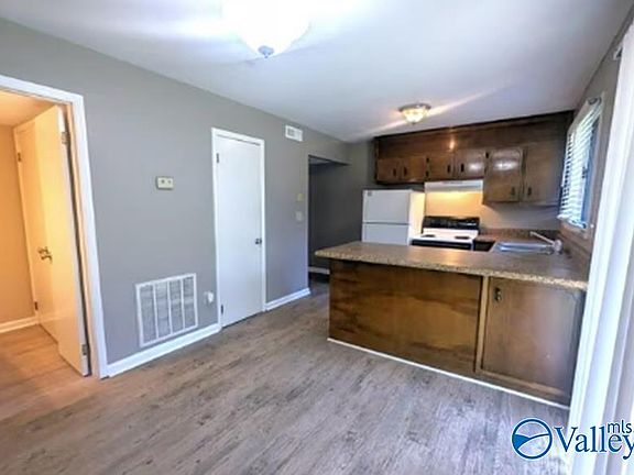 5th image of 9008 Mahogany Row SE