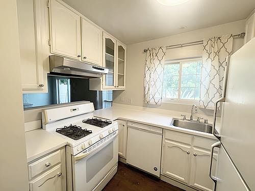 5th image of 3715 Vineland Ave #1