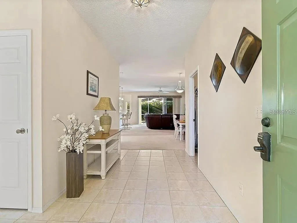 4 bed, 2.0 bath, 1816 sqft, $3,700 — Photo 2