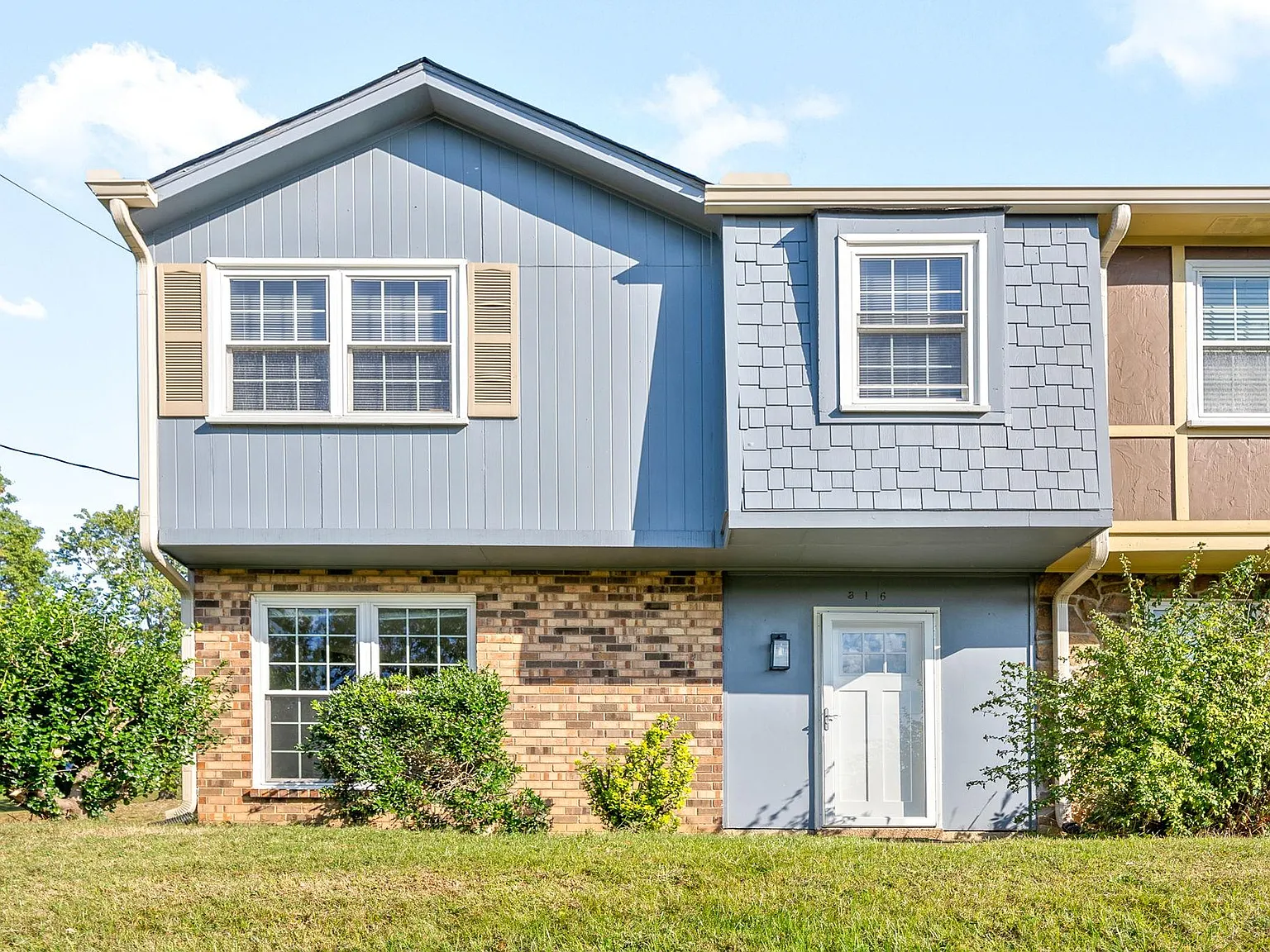 3 bed, 2.5 bath, 1518 sqft, $1,995 — Photo 1