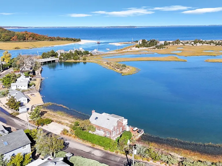 Towd Point Rd — Photo 3