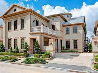 621 Northport Ln, Kemah, TX 77565