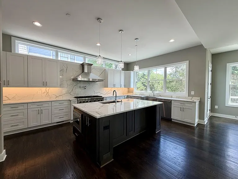 5514 McKinley St — Photo 2