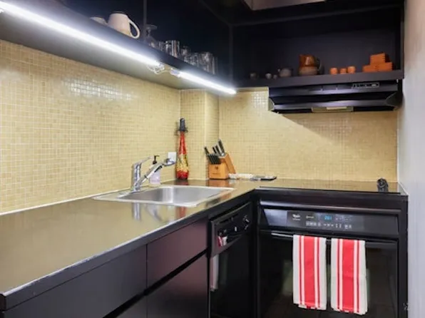 56 Pine Street image 10 of 15