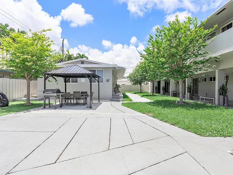 720 NE 7th St #9 — Photo 31