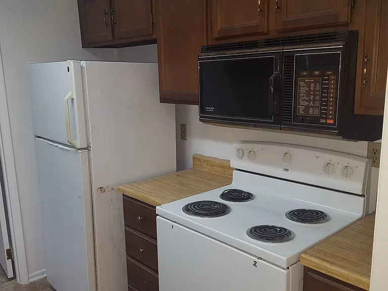 320 Station St #101 — Photo 6