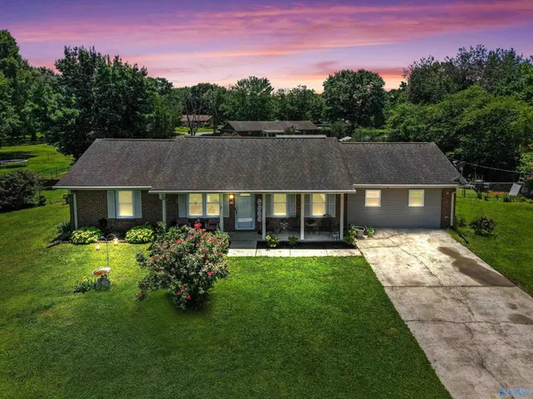 1055 Coleman Rd, New Market, AL 35761