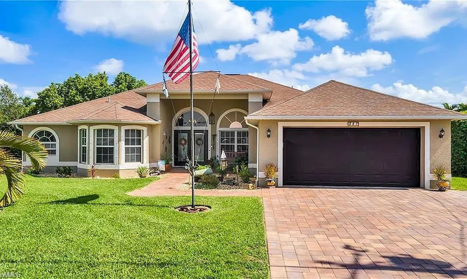 527 SW 40th Ter