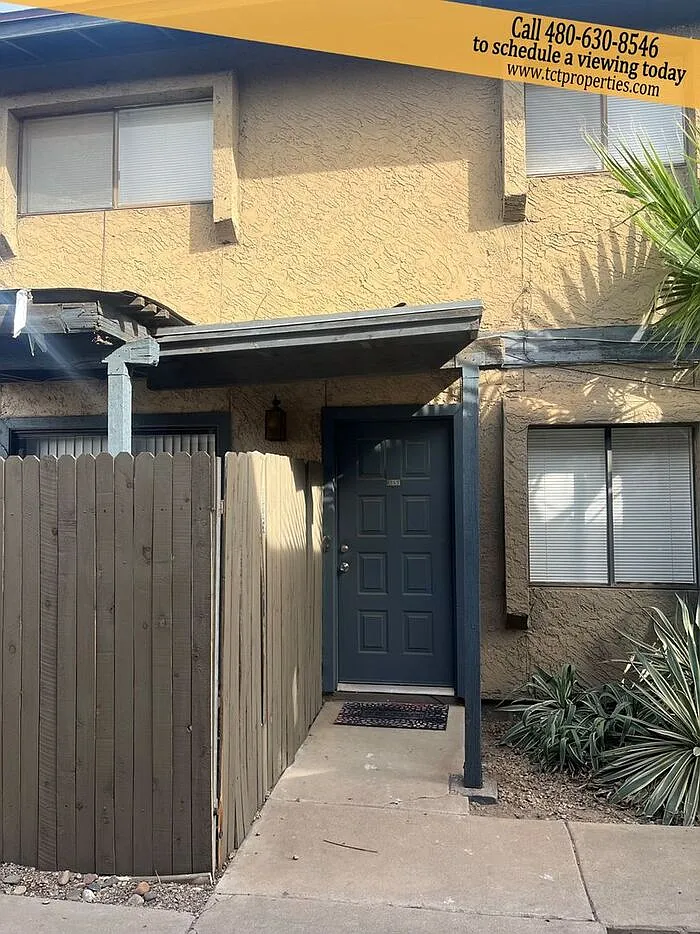 2 bed, 1.5 bath, 882 sqft, $1,295 — Photo 1