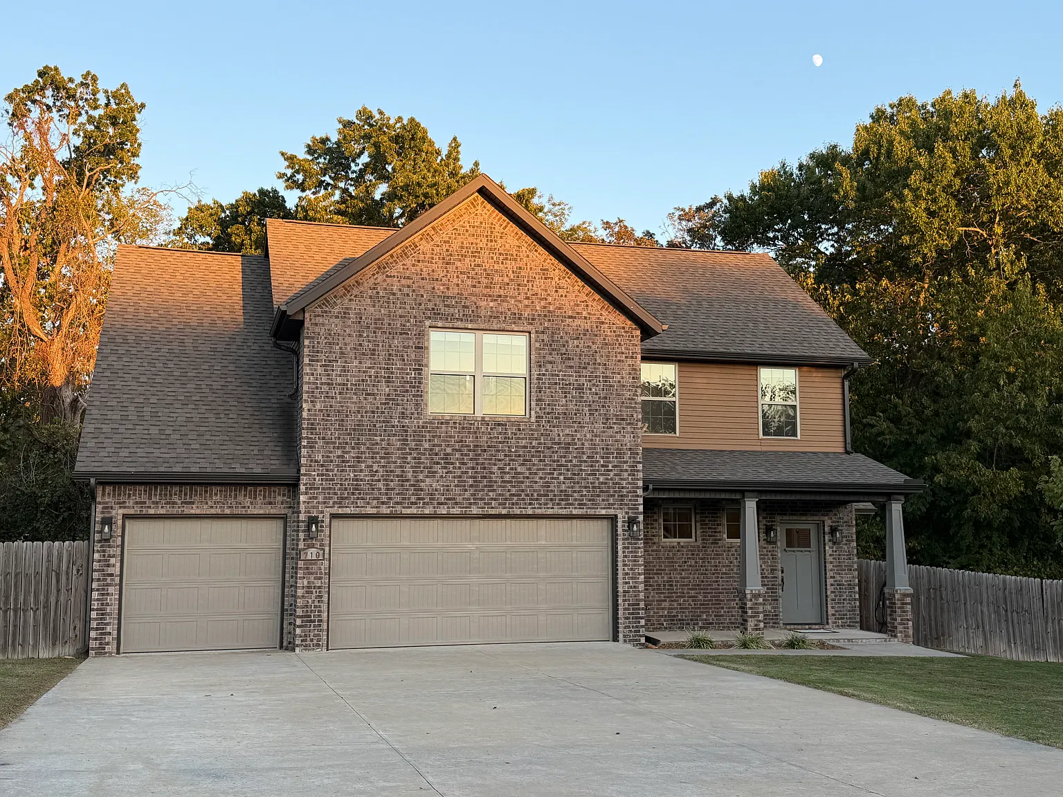 4 bed, 3.5 bath, 2189 sqft, $2,395 — Photo 1