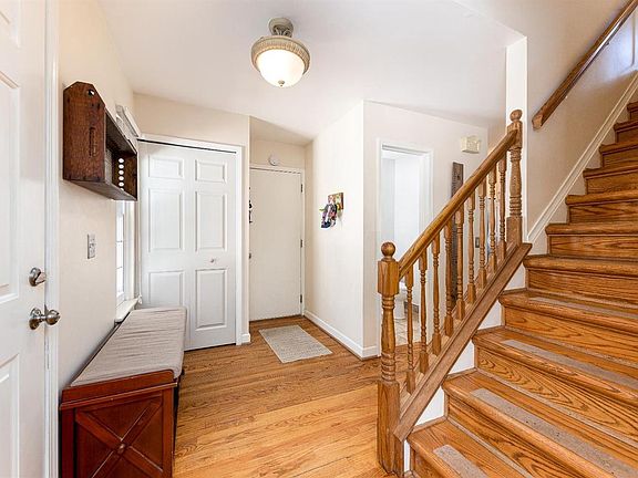 5th image of 5204 Applewood Dr