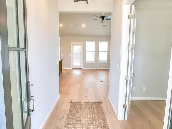 4th image of 3068 N Briarwood Ave