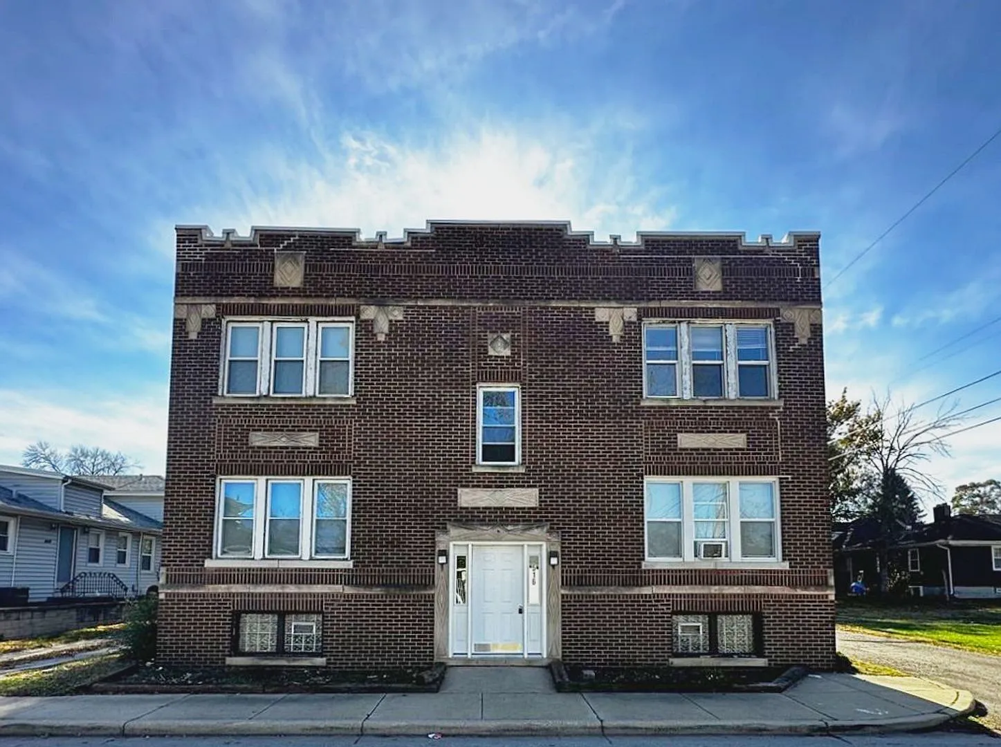516-518 Kenwood — Photo 1
