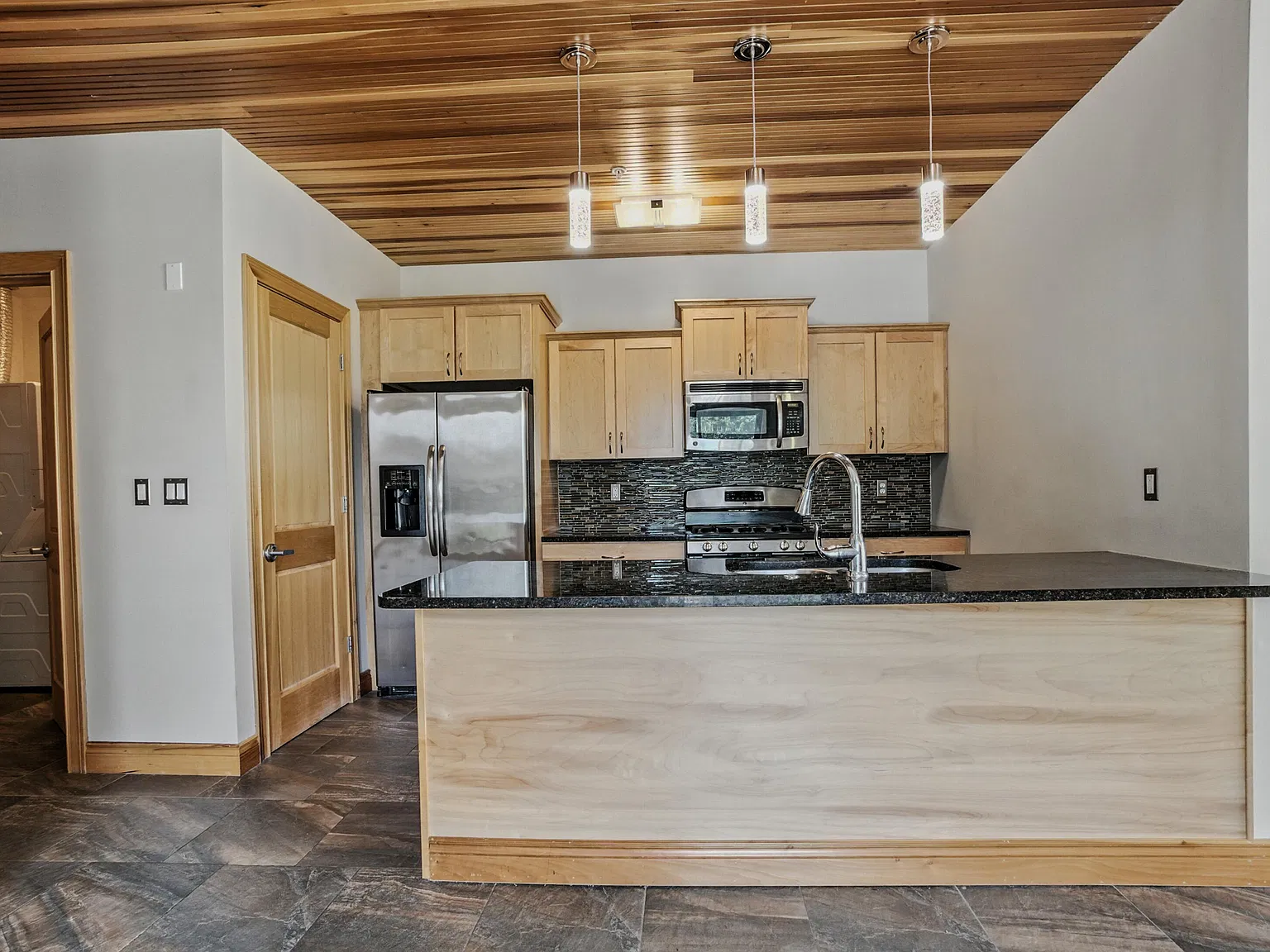 2 bed, 2.0 bath, $2,300 — Photo 3