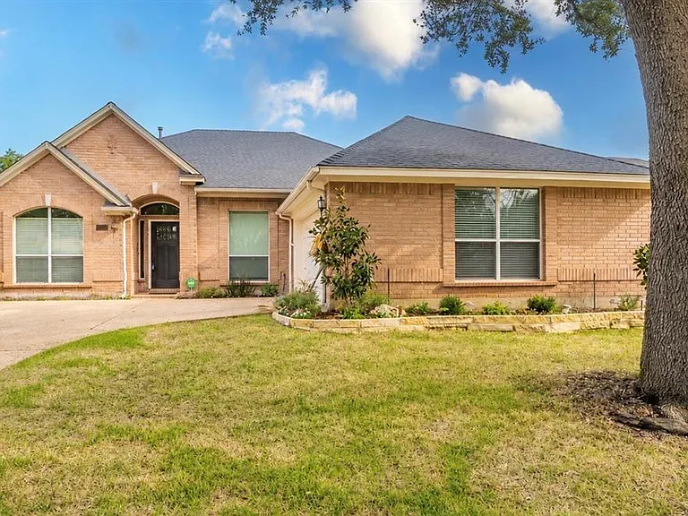 2231 Templeton Dr — Photo 1