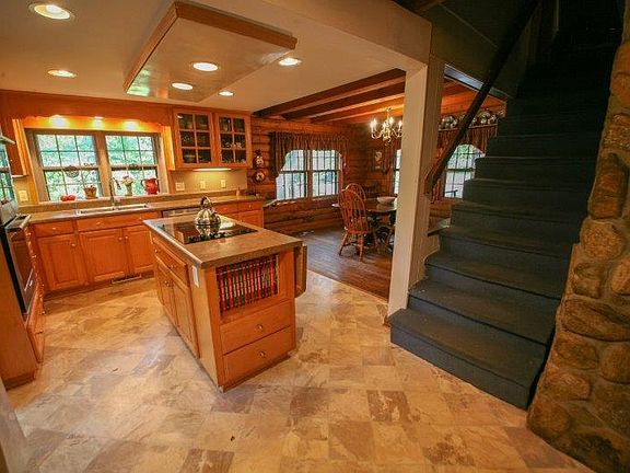 3rd image of 203 Ashford Ave