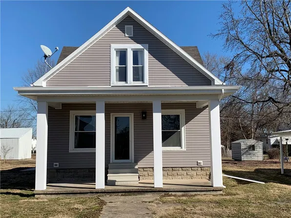 111 N Edwards St, Altamont, IL 62411