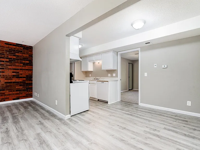 100 Woodhenge Dr — Photo 9