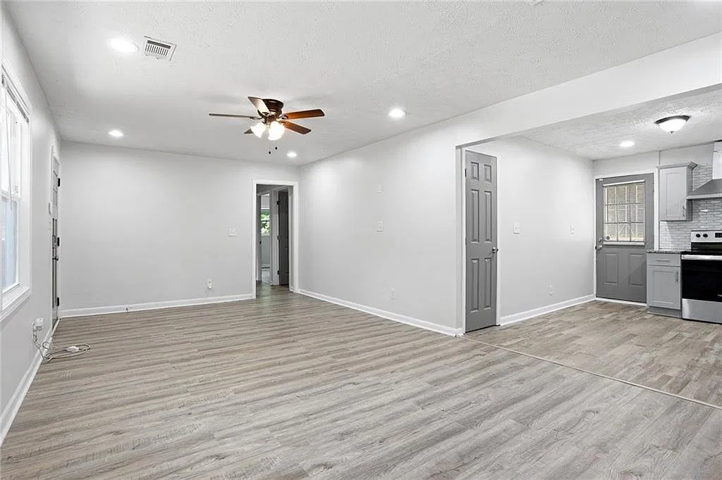 3 bed, 2.0 bath, 1000 sqft, $1,950 — Photo 4